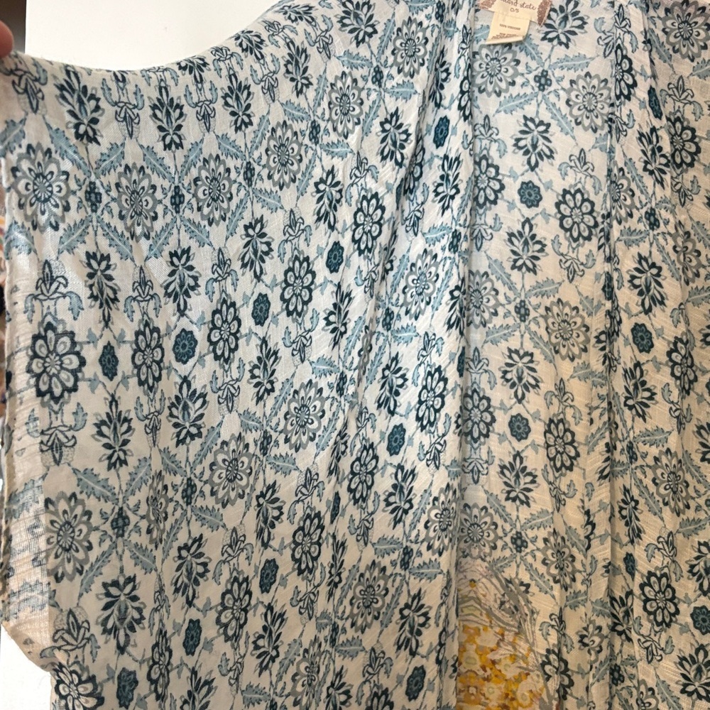 Altar'd State Boho Blue and Cream Floral Flowy Kimono Poncho Womens OS - Picture 6 of 9